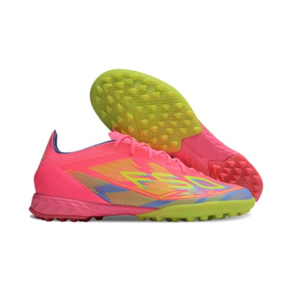 נעלי כדורגל ״Adidas״ קטרגל - Pink Lime
