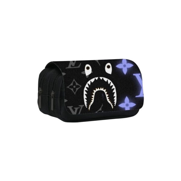 קלמר Shark – מונוגרם סגול